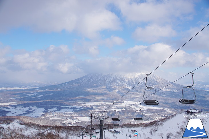 ニセコマウンテンリゾート グラン・ヒラフ　粉雪と千歳ワイナリーの美味しいワインに酔う♪